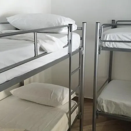 Tradita Tironse Hostel *