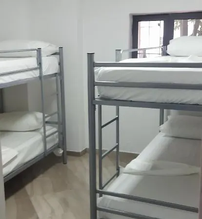 Tradita Tironse Hostel *