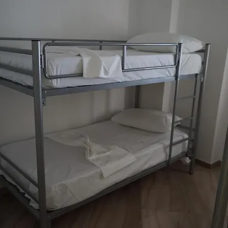 Tradita Tironse Hostel *